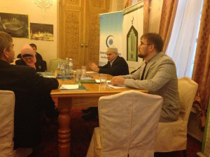 Модераторы заседания - Сергей Зязин (на переднем плане) и Шафиг Пшихачев