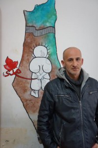 На фото Джавад, директор детского центра. Его арестовывали 42 раза за 8 лет 