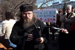 Один из участников митинга Андрей Кураев