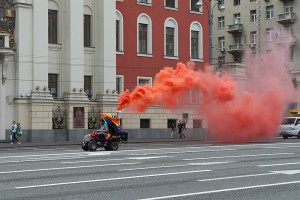 Гей-активисты зажгли дымовую шашку возле здания мэрии