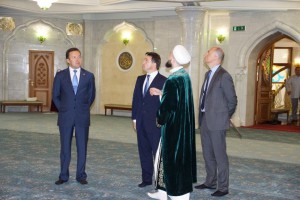 Андрей Воробьев знакомится с Кул Шарифом