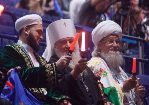 Талгат Таджуддин (справа) присутствовал и на церемонии открытия 