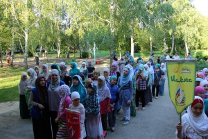 Юные воспитанницы лагеря  