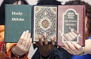 Правительство-Малайзии-запрещает-Библии-где-«Бог»-переведен-как-«Аллах»