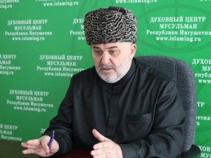 Хамхоев, как и многие другие российские муфтии предостерегает молодежь от возможной вербовки в ряды экстремистов