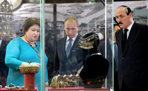 Путин на выставке, посвященной Дербенту 
