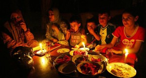 Для людей, не живших в условиях оккупации, свечи на столе –  элемент романтики, для жителей Газы –  вынужденная необходимость 