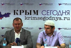 Таврический муфтий Руслан Саитвалиев (справа)