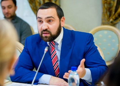 Султан Хамзаев жестко ответил на алкогольную инициативу чиновников