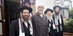 Раид Салах с ортодоксальными иудеями, членами антисионистского движения "Нетурей Карта"