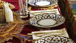 59531-640x360-middle-eastern-restaurant-table-setting_640-640x360