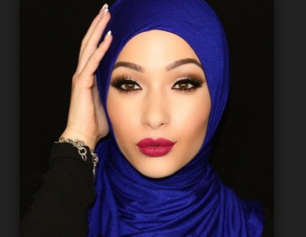 Красавица в хиджабе стала лицом крупного бренда (ВИДЕО)