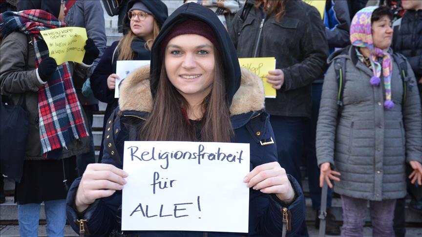 Законопроект против хиджаба в Австрии вывел людей на улицу