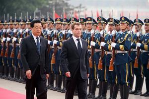 Президент Медведев идет на Восток