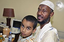 Заключенным в Гуантанамо запрещают молиться; некоторые из них живут без одежды