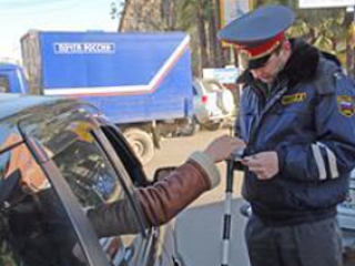 Гаишники в свой праздник штрафуют как обычно