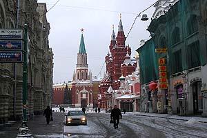 Строители пытаются уничтожить Кремль и Красную Площадь