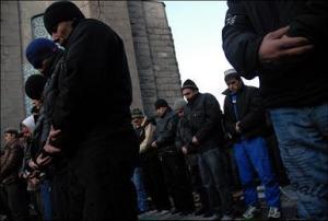 Молящихся парней выгнали из мечети пожилые прихожане за "ваххабизм"
