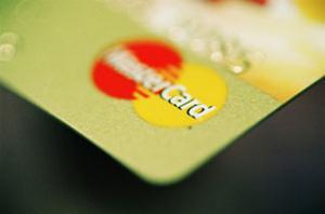 Британия будет оформлять MasterCard с учетом требований шариата