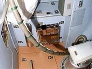 Астронавты отмечают Всемирный день туалетов установкой нового санузла на МКС