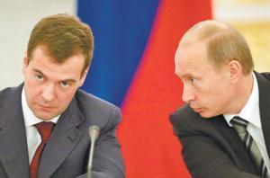 Путин и Медведев обещали выполнить социальные обязательства перед гражданами