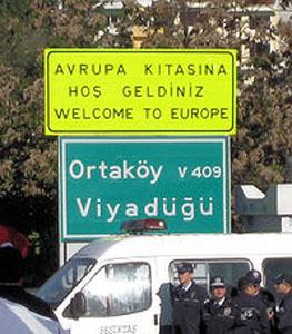 Дорожные знаки в Турции переведут на русский