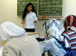 В Германии катастрофически не хватает учителей, способных преподавать ислам по-немецки