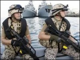 Немецкие моряки разоружили пиратов, и отпустили их на свободу