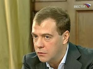 Медведев: скачков курса рубля к доллару и евро не будет