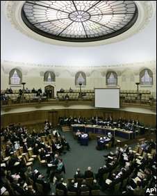 Церковь Англии запретила священникам состоять в правой партии
