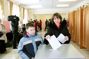 "Единая Россия" лидирует на парламентских выборах во всех 9 регионах