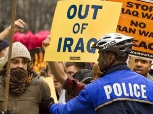 Годовщину вторжения в Ирак в США отметили массовыми протестами