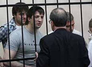Суд огласит приговор "Черным ястребам", охотившимся на скинхедов