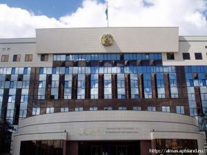 Казахские сенаторы отправили запрос главе правительства о запрете Корана