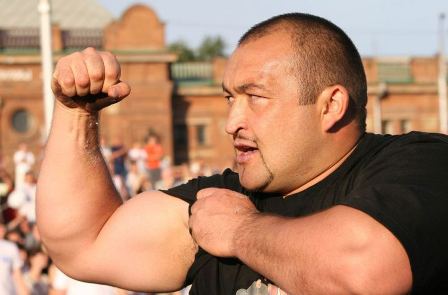 Челябинский богатырь протащил теплоход массой 760 тонн