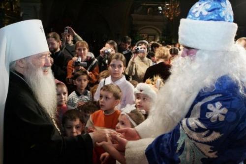 Верующим Таджикистана рекомендовали не целовать руки имамам