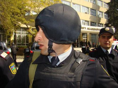 Возгласы "Аллаху Акбар" спровоцировали бакинских полицейских