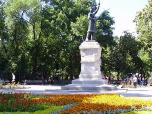 Экстремисты разгромили еврейский символ в Кишиневе
