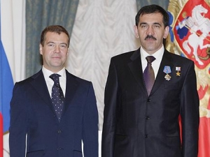 Медведев заявил, что готов защитить Евкурова