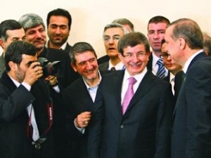 Эй, вы, державы на подъеме, стоять!