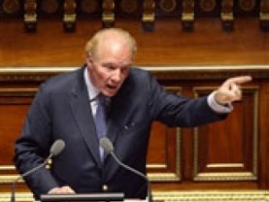 Глава МВД Франции поплатится за антиарабские высказывания