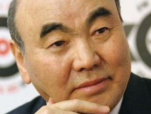 Аскар Акаев: Киргизию спасет общая молитва о мире