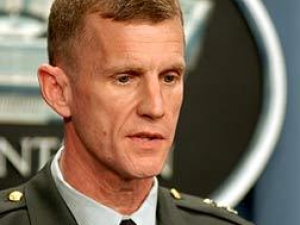 Командующий силами НАТО в Афганистане подал в отставку