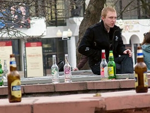 В Кировской области вступает в силу запрет на распитие пива на улицах