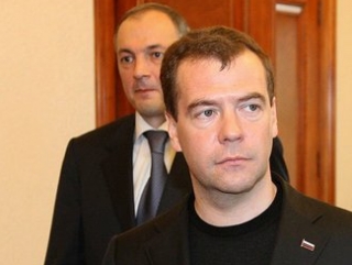 Медведев обсудил с главой Дагестана способы борьбы с безработицей
