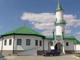 Мечеть на Урале изрисовали националистическими лозунгами