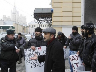 Пикет в Москве: Тураджонзода извинился за заблуждение СМИ