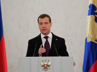 Медведев предложил выбирать глав регионов