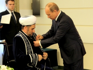 Путин в Болгаре наградил муфтия и — посмертно — его зама