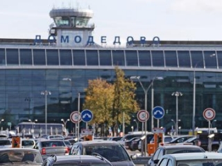 В аэропортах полиция вымогала деньги у гастарбайтеров